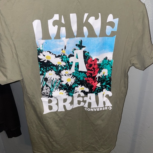 “Be Happy” Converse graphic tshirt - Picture 2 of 3